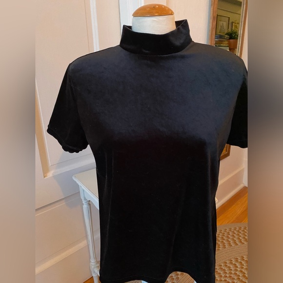 Black Velvet Mock Neck Slightly Cropped Short sleeved Holiday Blouse. Size XL - Picture 3 of 12